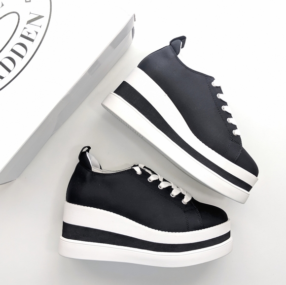 platform sneakers black and white